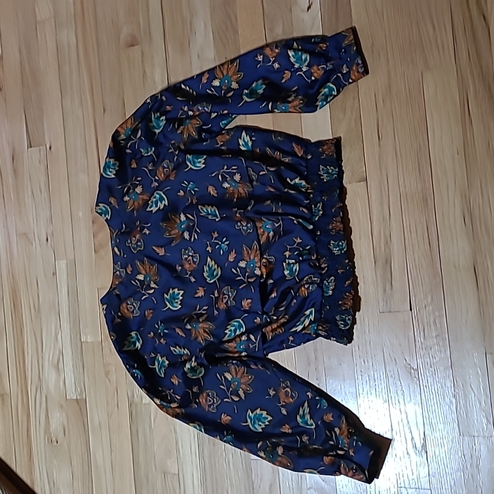 ¹SHAPELY BLOUSE - Picture 6 of 6